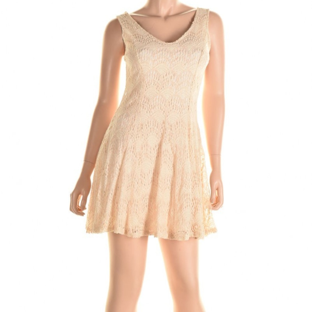 BAR III Mini crochet dress zipped back. Sz: S NWT